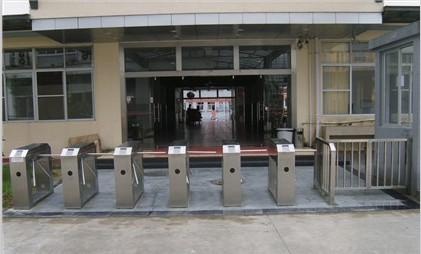 三輥閘通道